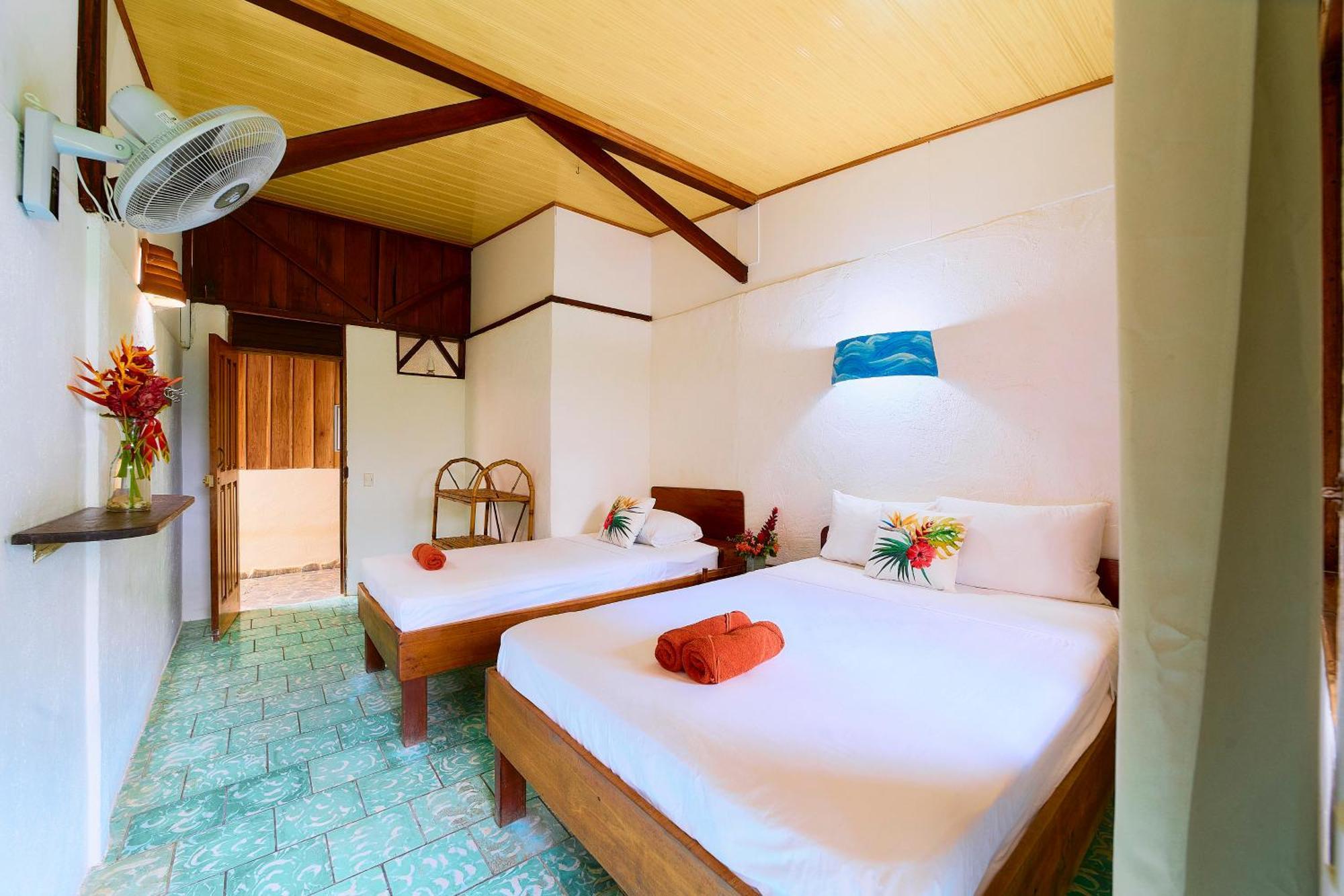 Cabinas Montesol Puerto Viejo de Talamanca Buitenkant foto