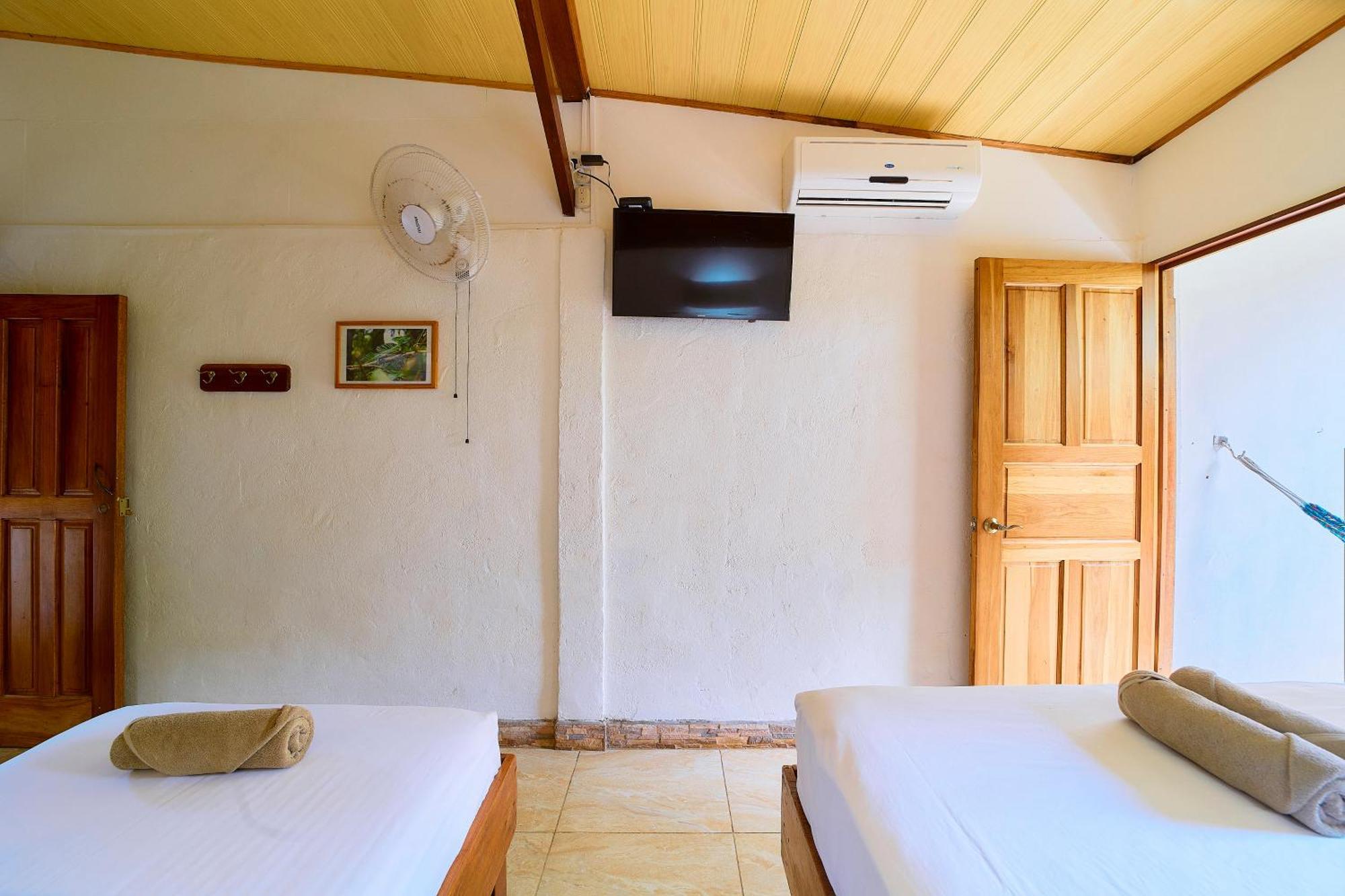 Cabinas Montesol Puerto Viejo de Talamanca Buitenkant foto