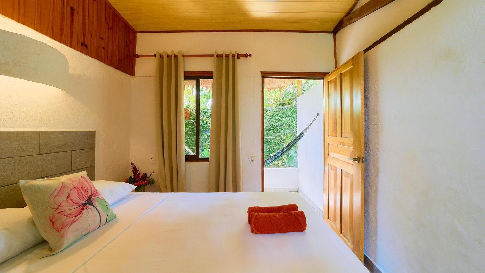 Cabinas Montesol Puerto Viejo de Talamanca Buitenkant foto