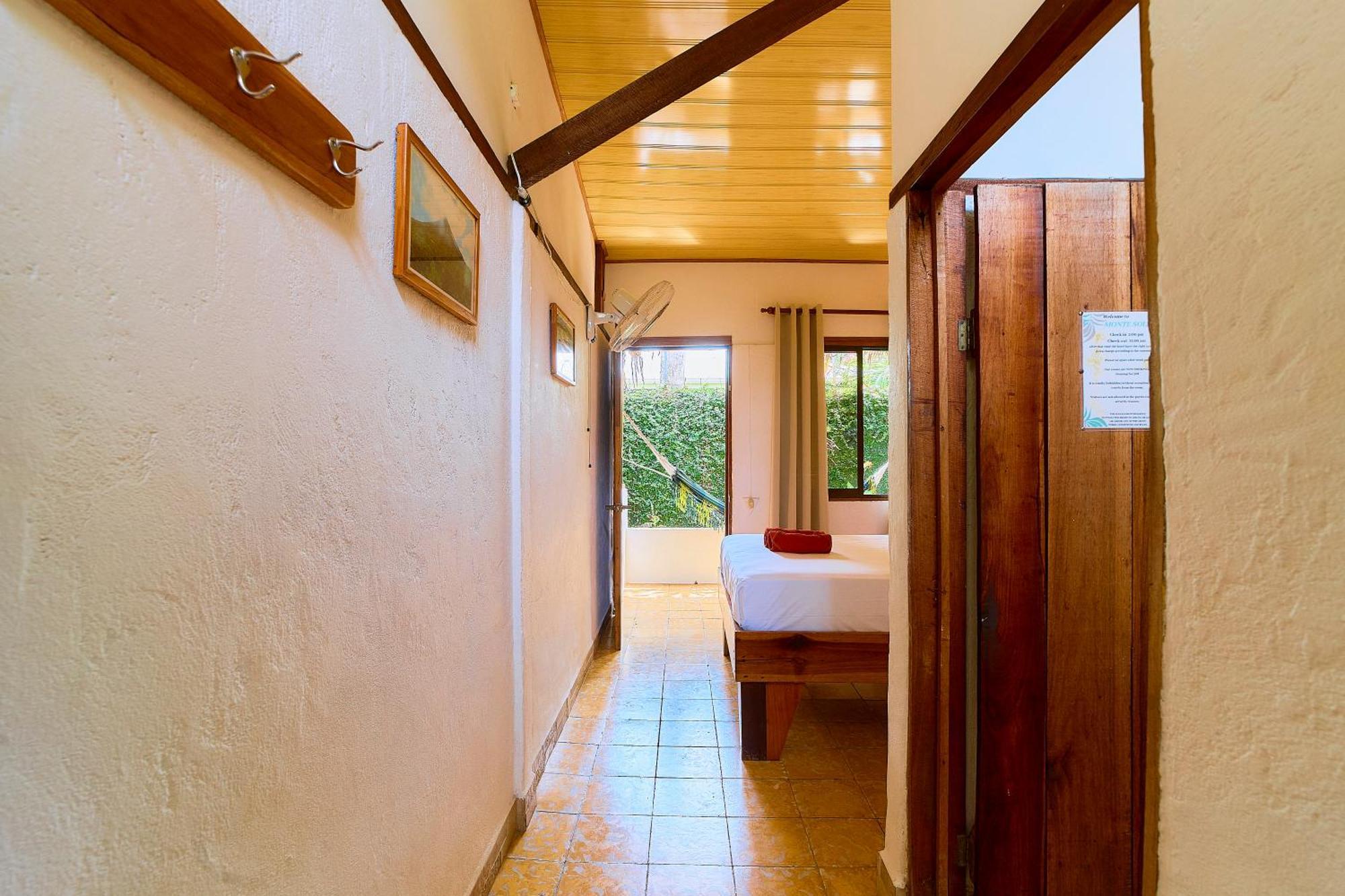 Cabinas Montesol Puerto Viejo de Talamanca Buitenkant foto