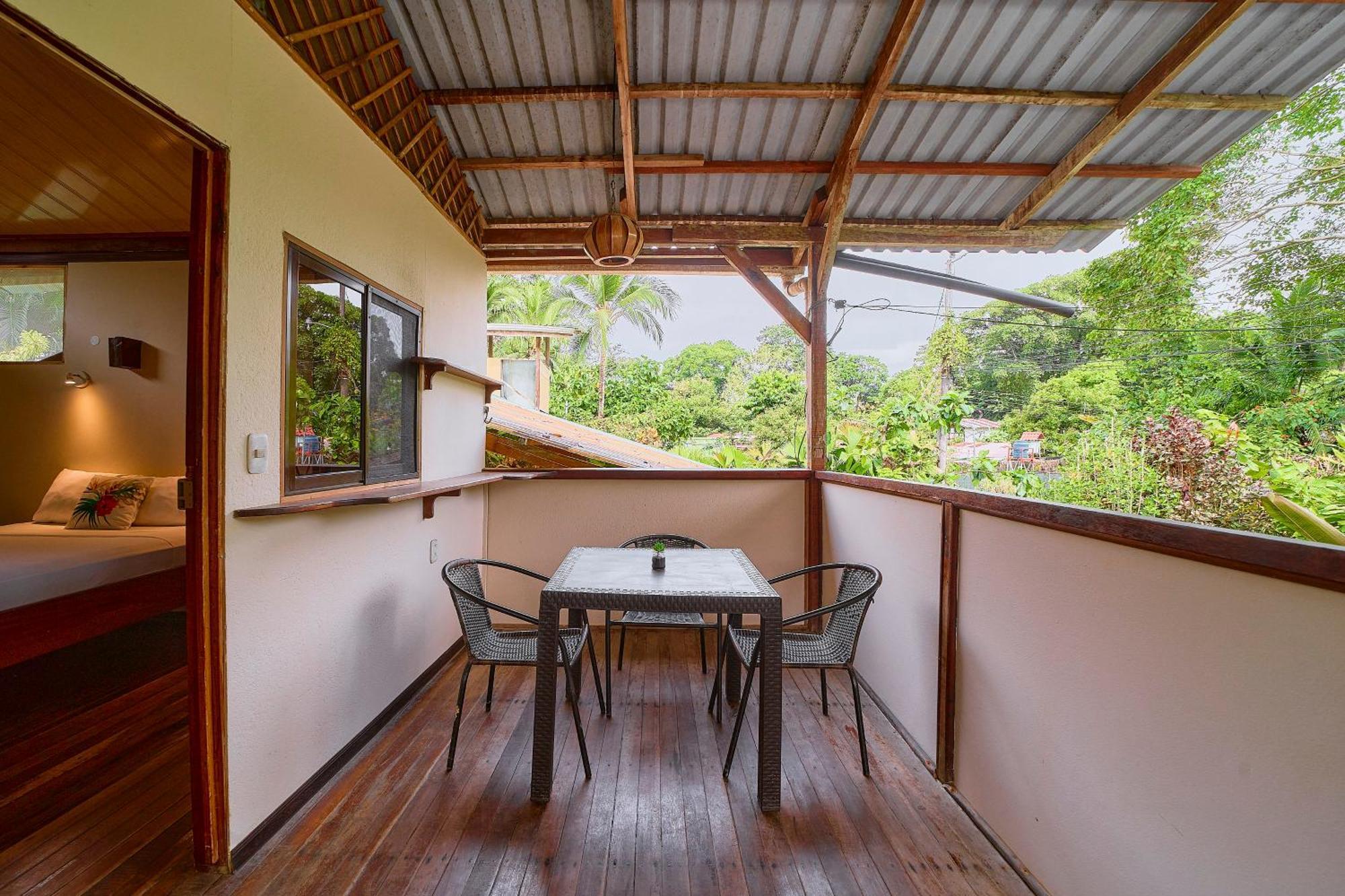 Cabinas Montesol Puerto Viejo de Talamanca Buitenkant foto