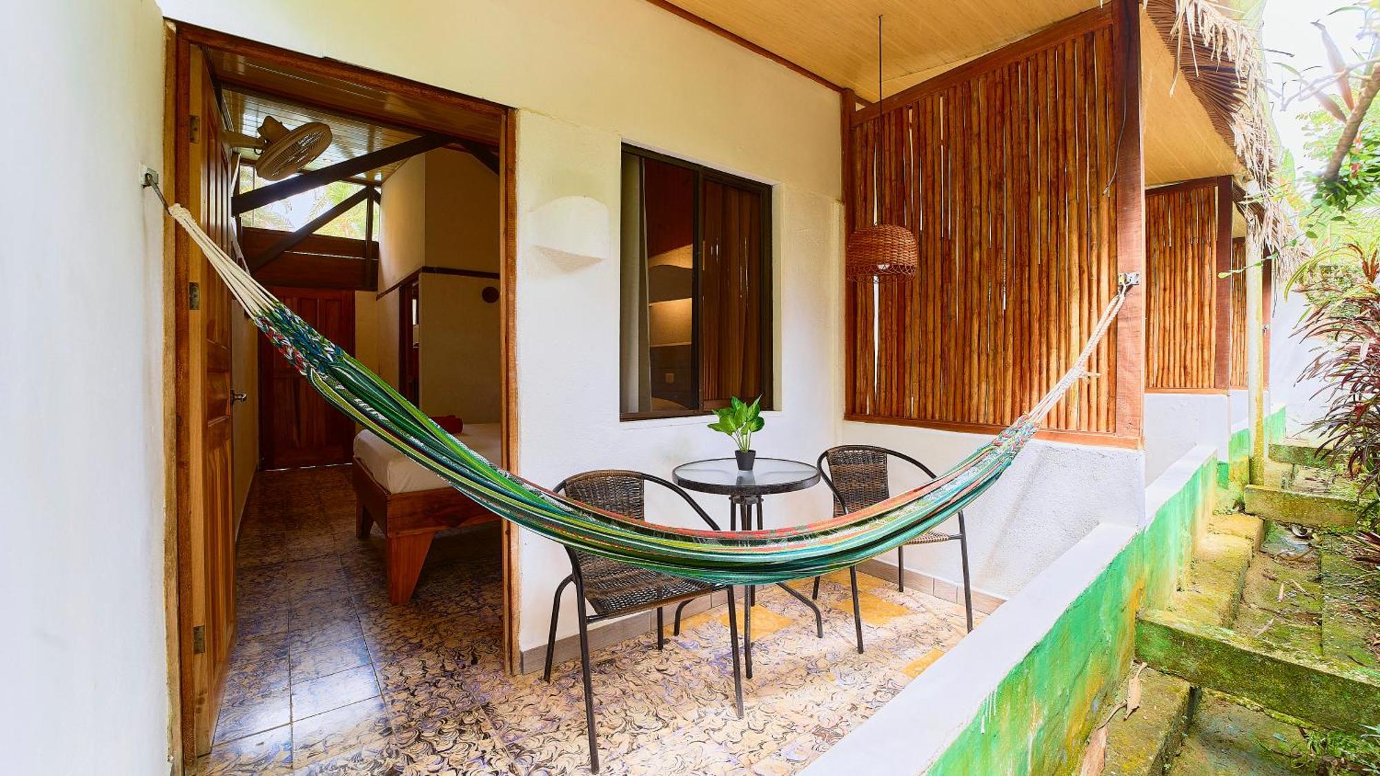 Cabinas Montesol Puerto Viejo de Talamanca Buitenkant foto